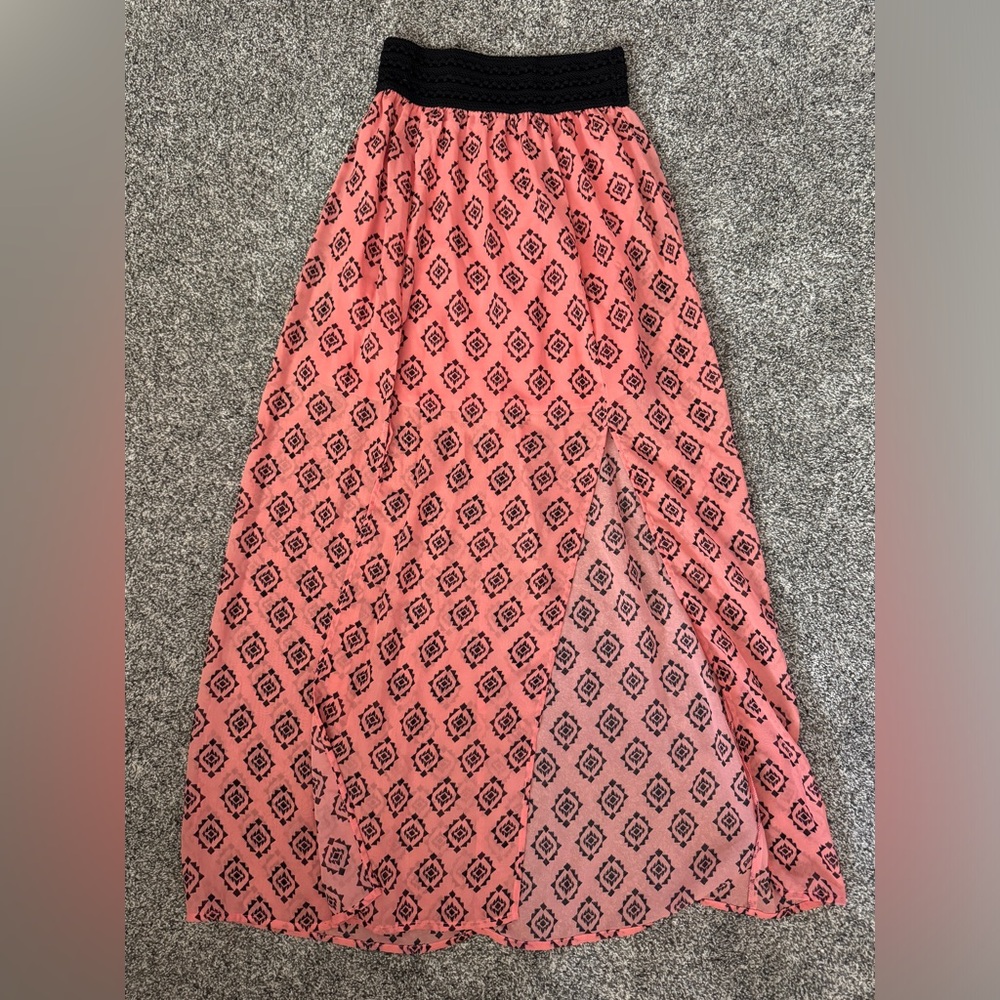 No Boundaries Women's Small Pink (Peach)and Black Double Split Full Length Shirt